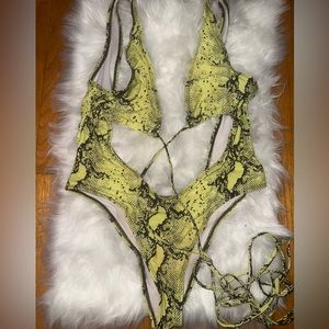 Snakeskin Cut-out Backless One Piece Swimwear